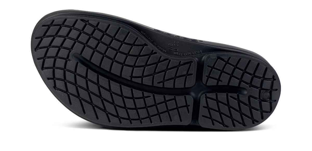 OOfos Women's OOmega OOahh Sandal - Black