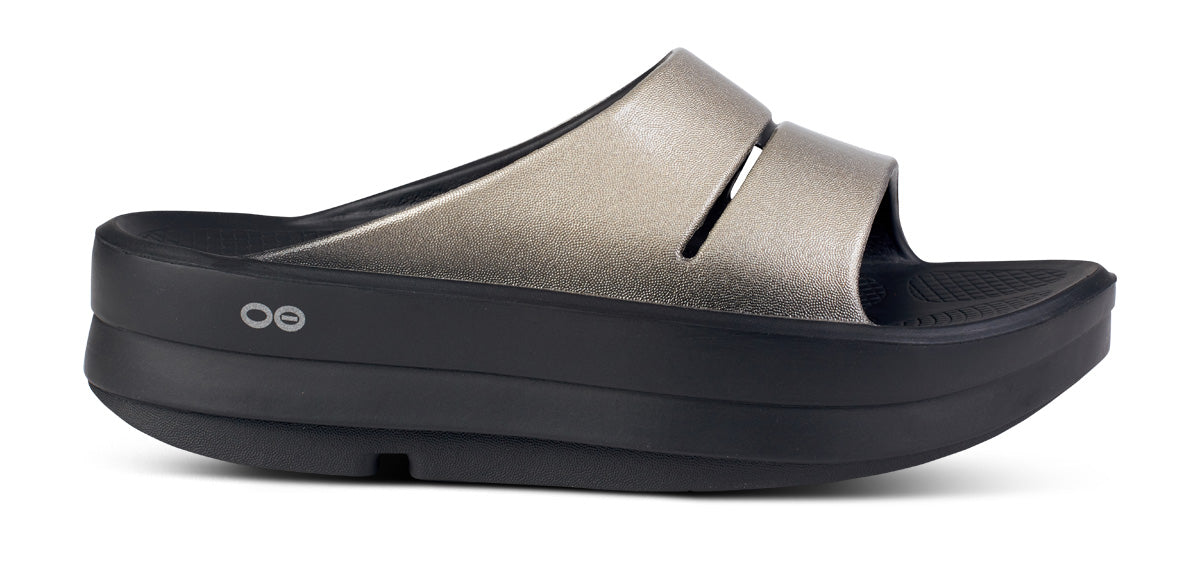 OOfos Women's OOmega OOahh Luxe Sandal - Latte