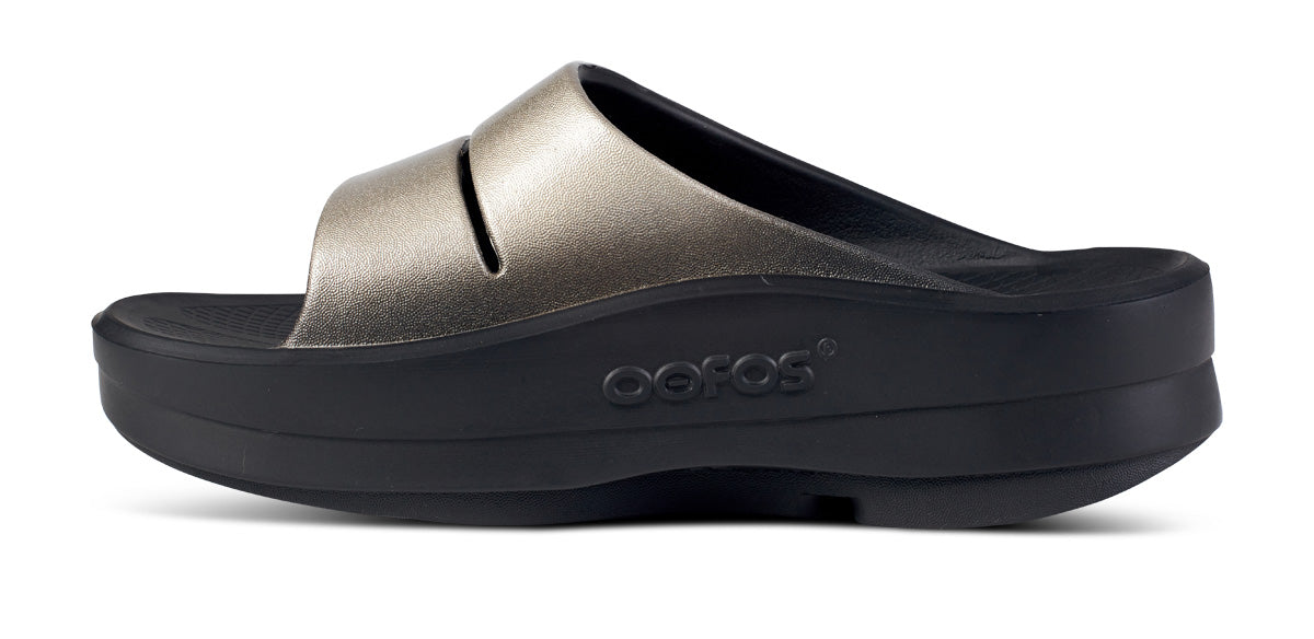 OOfos Women's OOmega OOahh Luxe Sandal - Latte