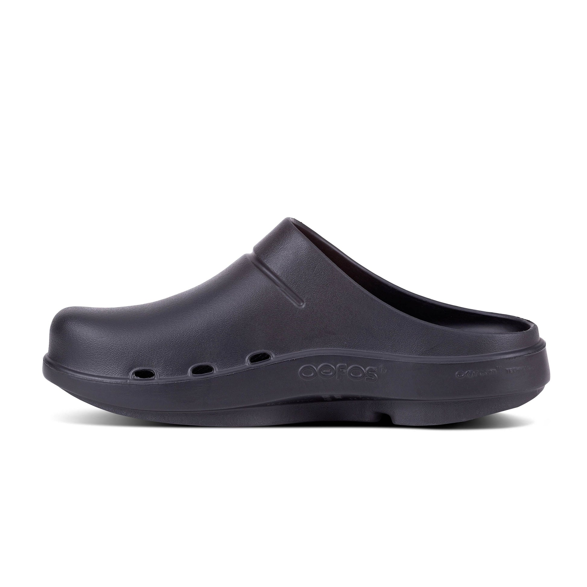 OOfos Unisex OOcloog Shoe - Black - Regular (D)