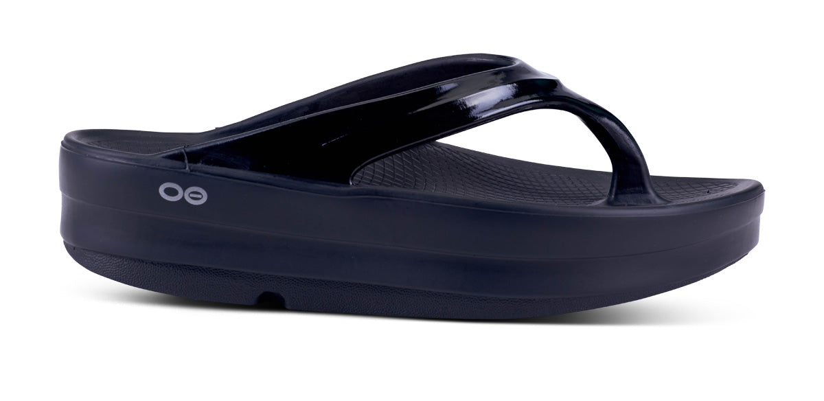 OOfos Women's OOmega OOlala Sandal - Black