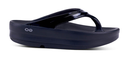 OOfos Women's OOmega OOlala Sandal - Black
