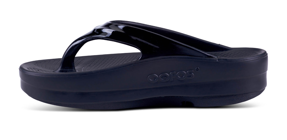 OOfos Women's OOmega OOlala Sandal - Black