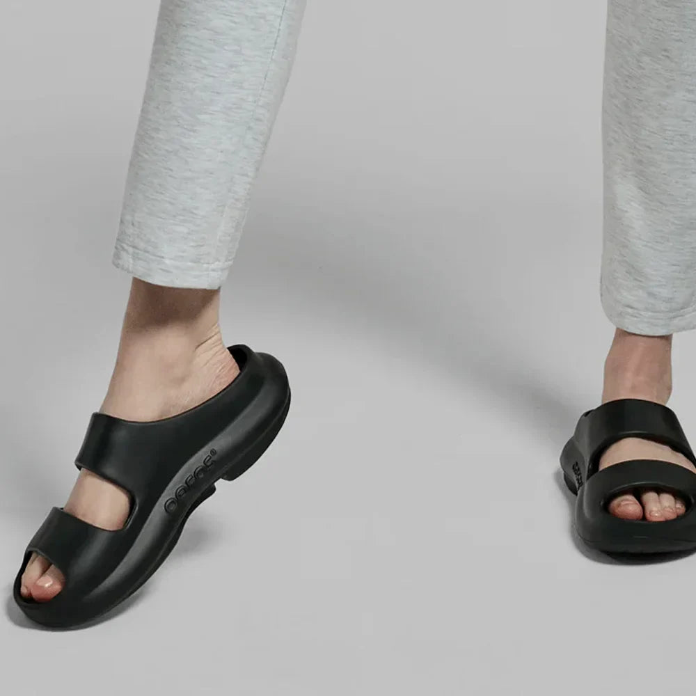 OOfos Women's OOyea Sandal - Black - Regular (B)