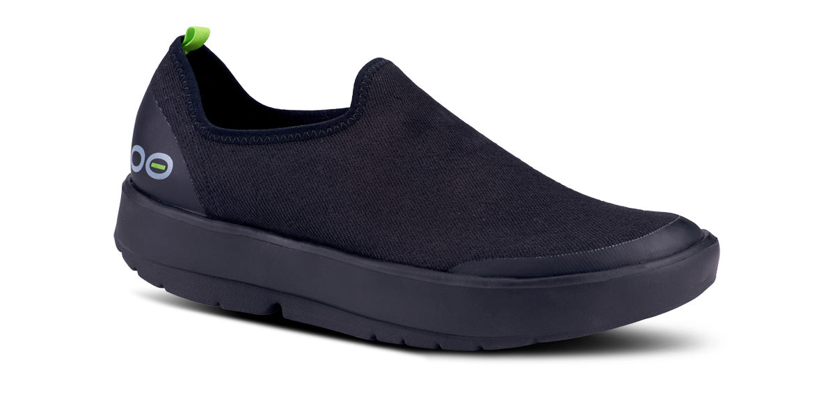 OOfos Women's OOmg EeZee Low Shoe - Black