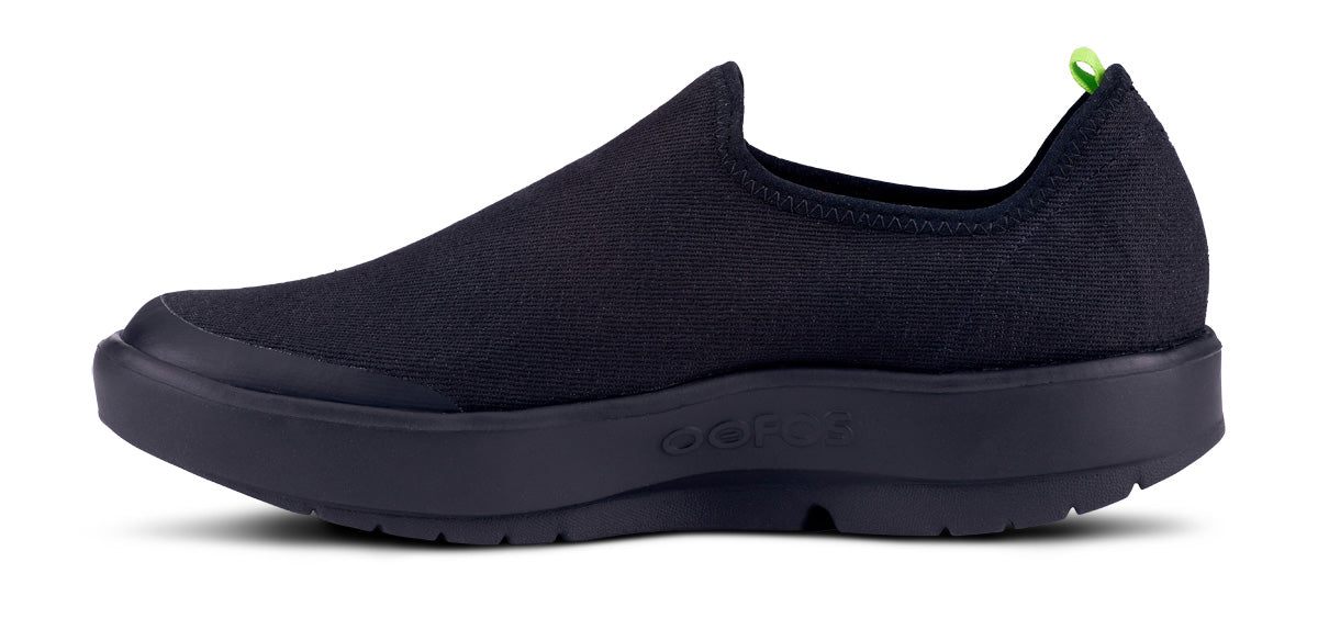 OOfos Women's OOmg EeZee Low Shoe - Black