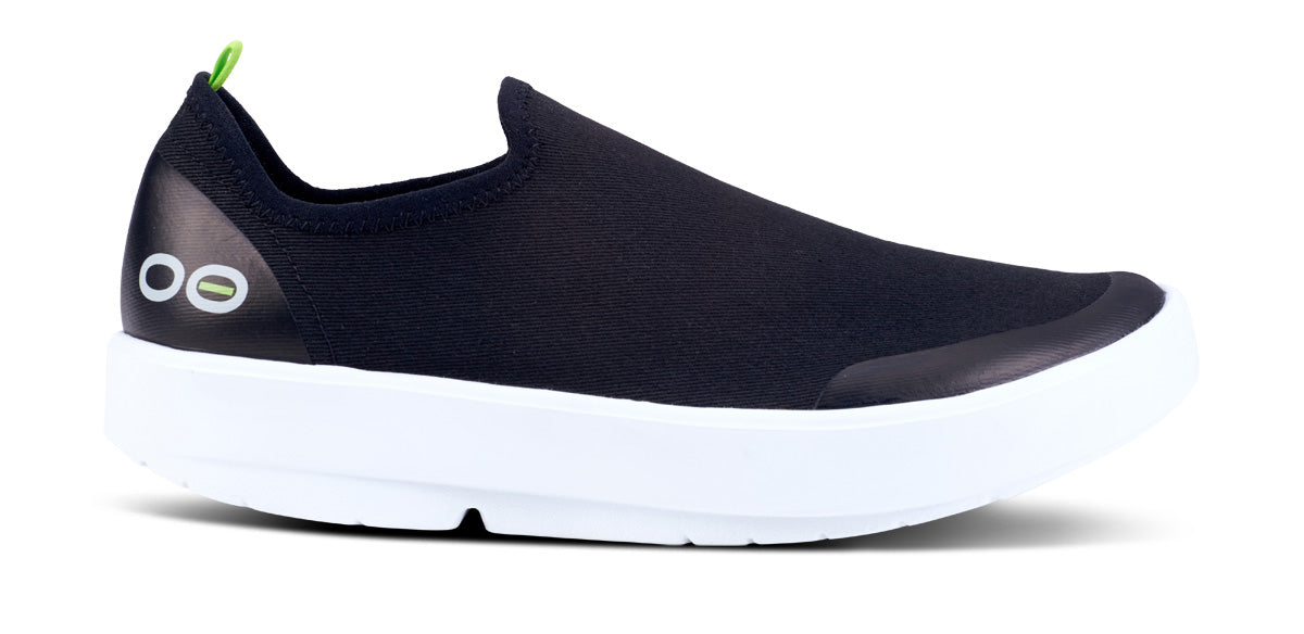 OOfos Women's OOmg EeZee Low Shoe - White Black