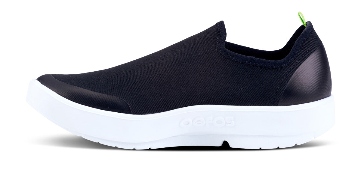 OOfos Women's OOmg EeZee Low Shoe - White Black