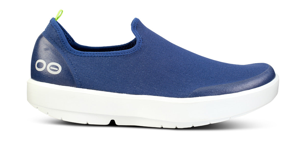 OOfos Women's OOmg EeZee Low Shoe - Navy