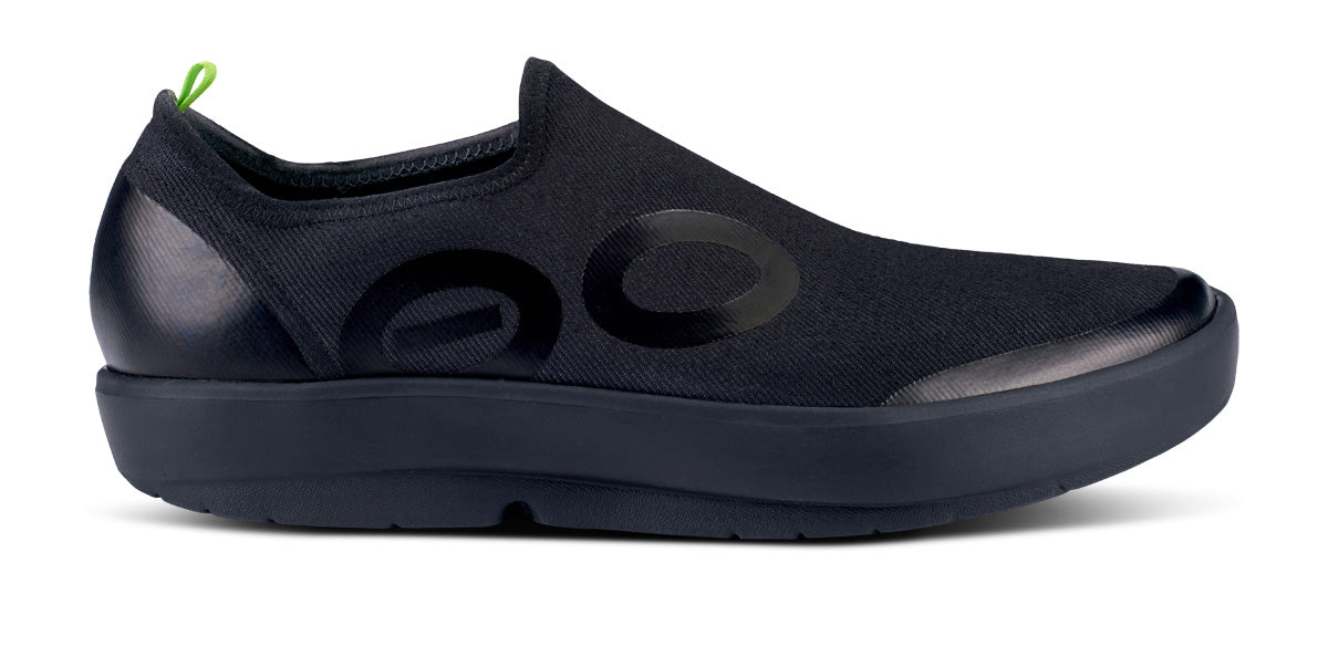 OOfos Men's OOmg EeZee Low Shoe - Black