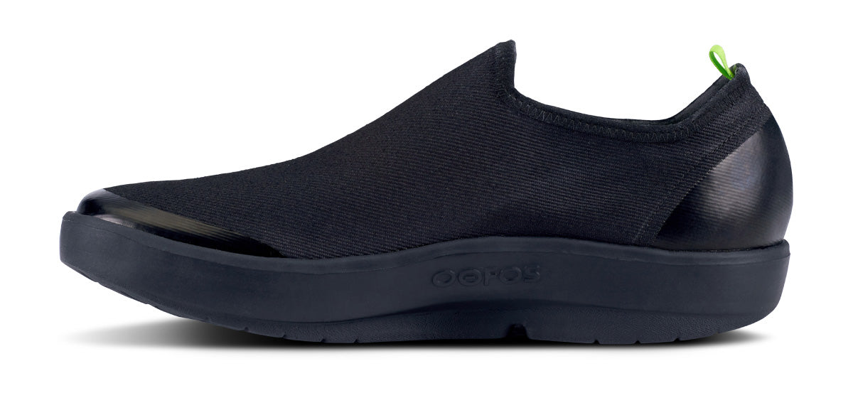 OOfos Men's OOmg EeZee Low Shoe - Black