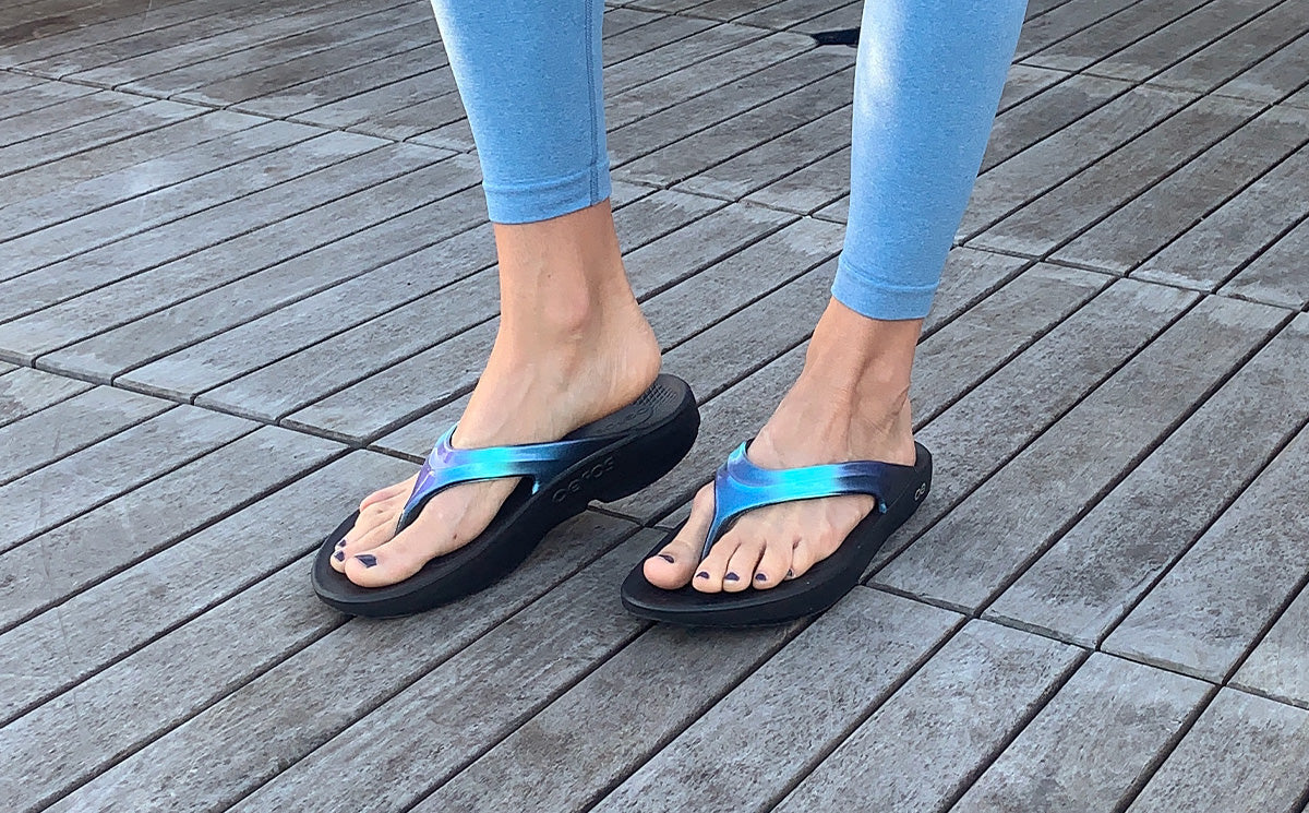 OOfos Women's OOlala Luxe Sandal - Atlantis
