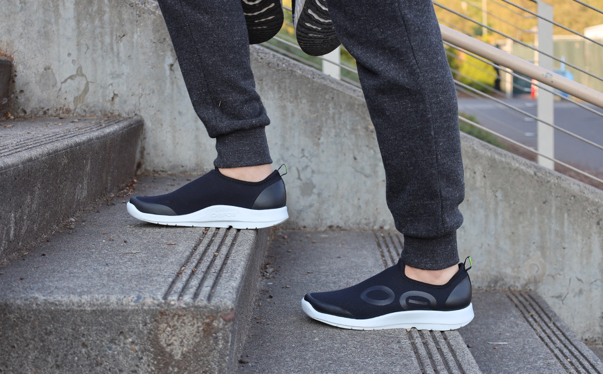 OOfos Men's OOmg Sport Low Shoe - White Black