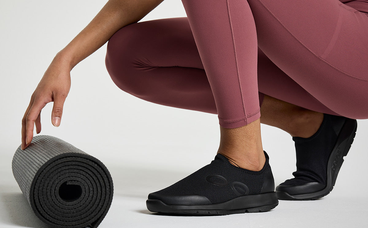 OOfos Women's OOmg Sport Low Shoe - Black