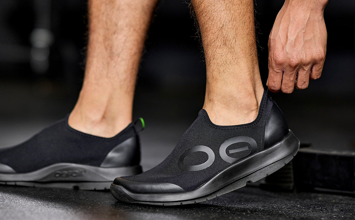 OOfos Men's OOmg Sport Low Shoe - Black