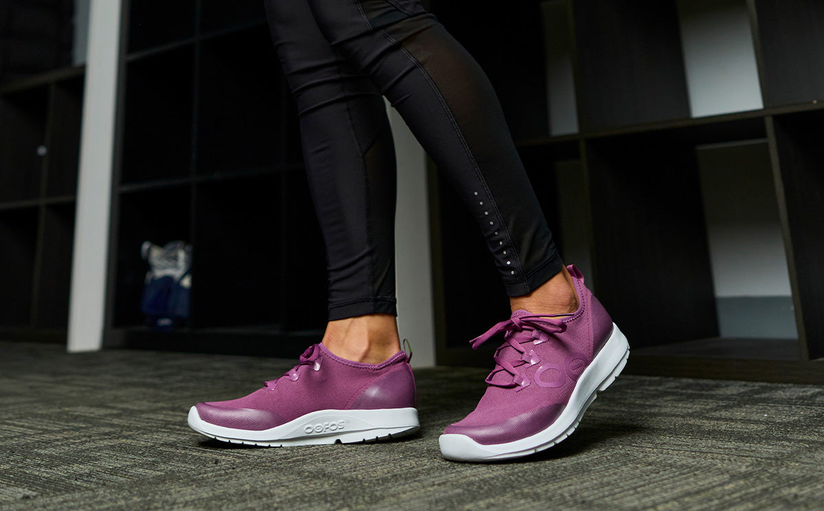 OOfos Women's OOmg Sport LS Low Shoe - Plum
