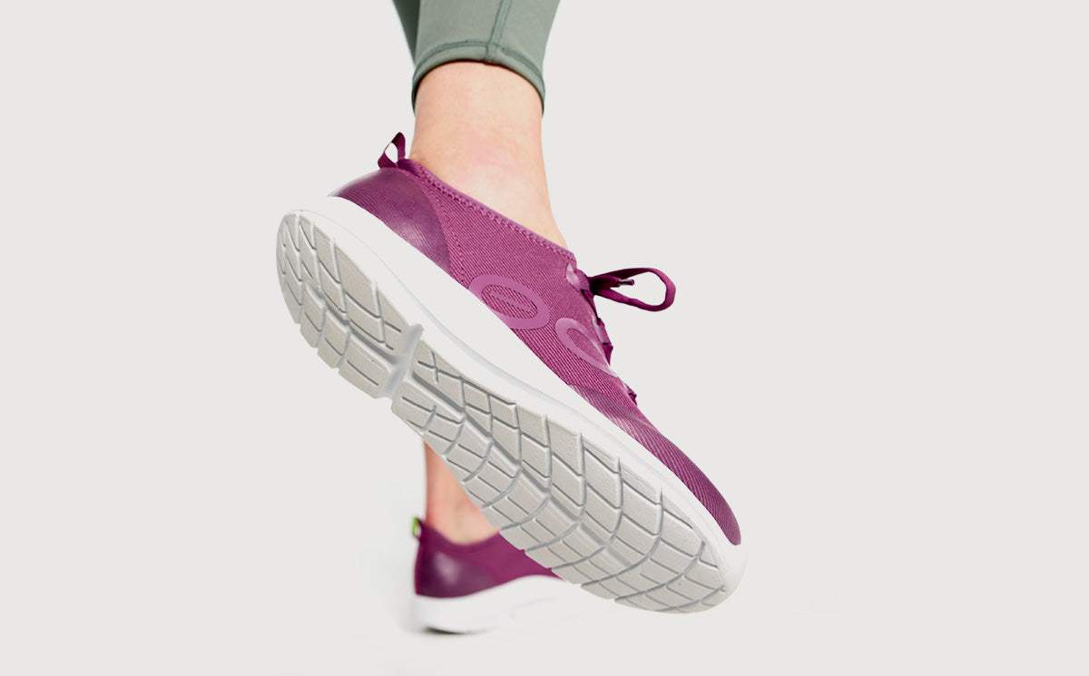 OOfos Women's OOmg Sport LS Low Shoe - Plum