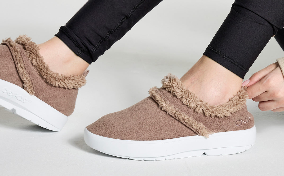OOfos Women's OOcoozie Low Shoe - Chocolate