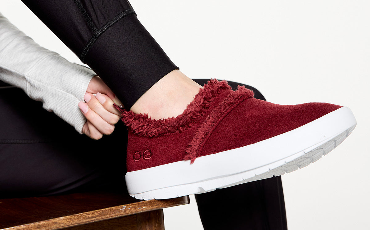 OOfos Women's OOcoozie Low Shoe - Cabernet