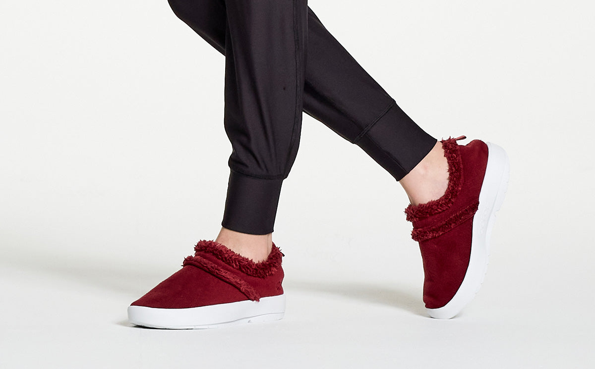 OOfos Women's OOcoozie Low Shoe - Cabernet