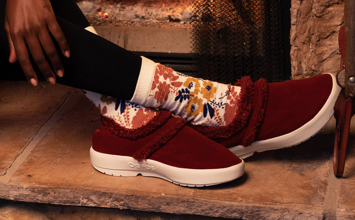 OOfos Women's OOcoozie Low Shoe - Cabernet