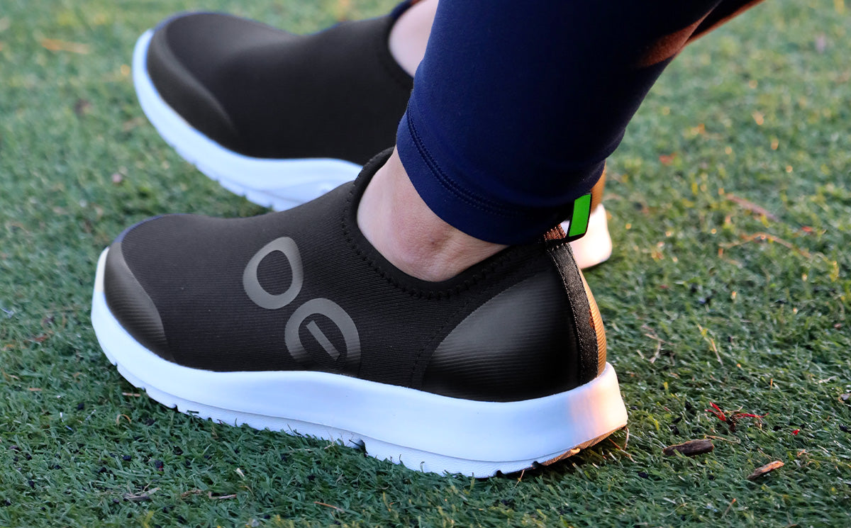 OOfos Women's OOmg Sport Low Shoe - White Black