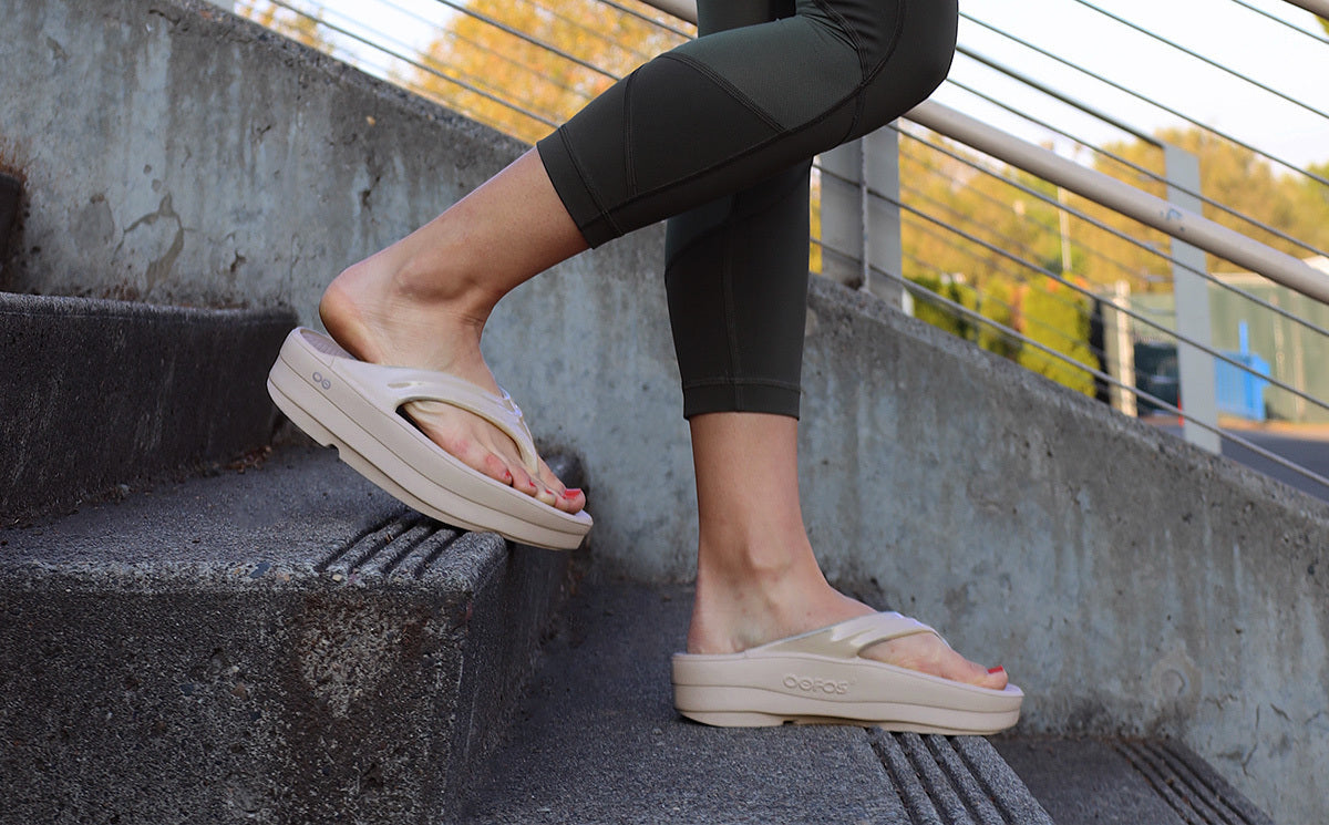 OOfos Women's OOmega OOlala Sandal - Nomad