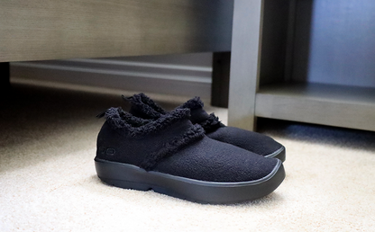 OOfos Women's OOcoozie Low Shoe - Black