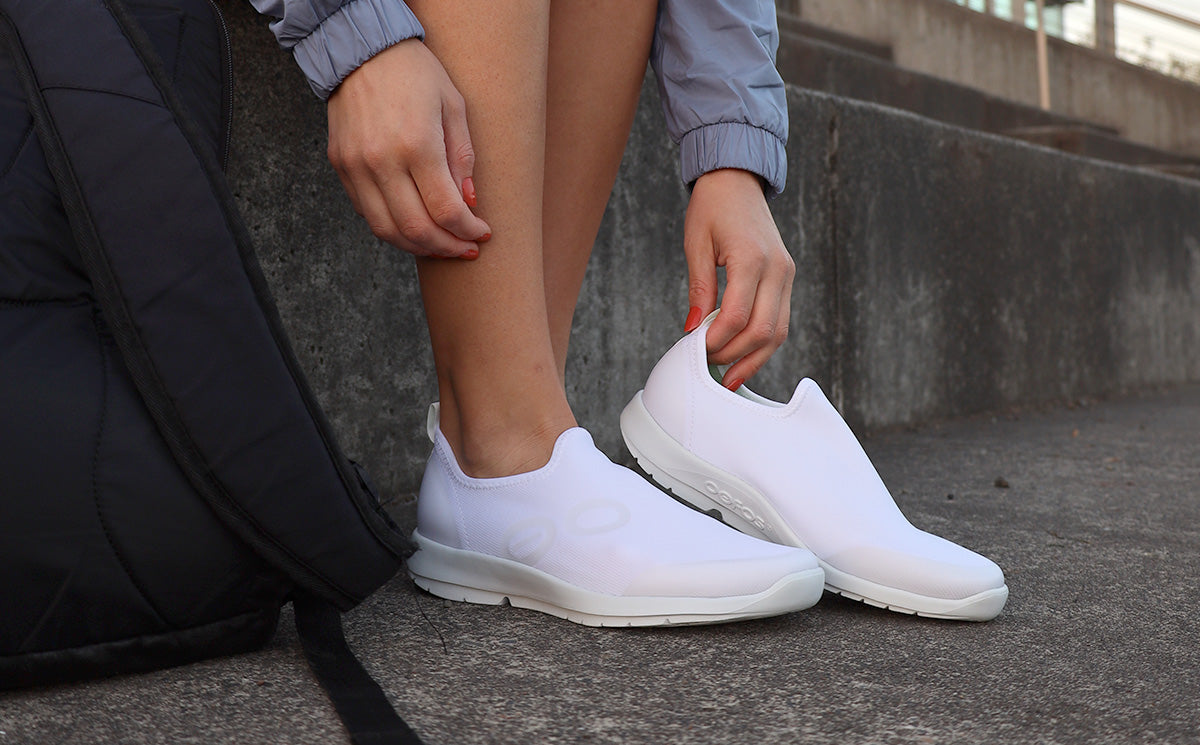 OOfos Women's OOmg Sport Low Shoe - White