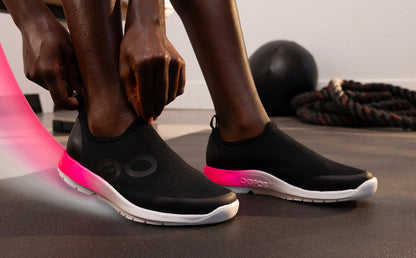 OOfos Women's OOmg Sport Low Shoe - Pink Fade