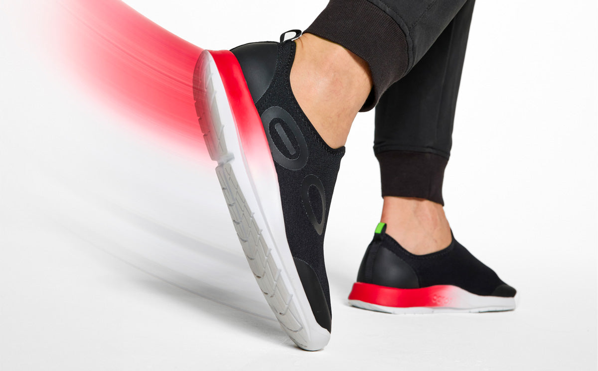 OOfos Men's OOmg Sport Low Shoe - Fire Fade
