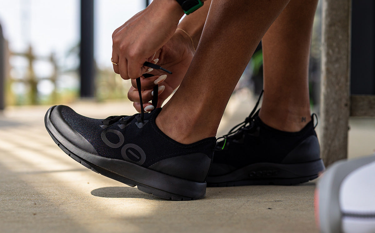 OOfos Women's OOmg Sport LS Low Shoe - Black