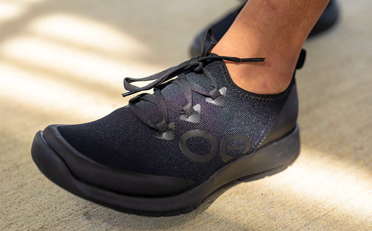 OOfos Women's OOmg Sport LS Low Shoe - Black