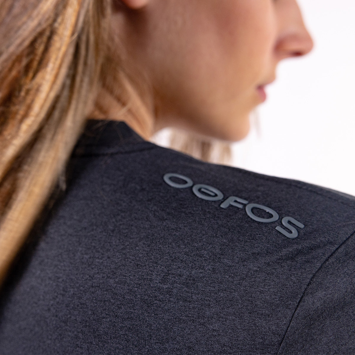 OOfos Women's COOl Down T Shirt - Dark Gray Heather