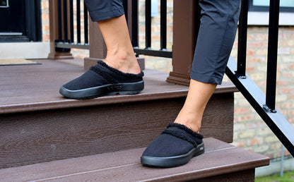 OOfos Women's OOcoozie Mule Shoe - Black