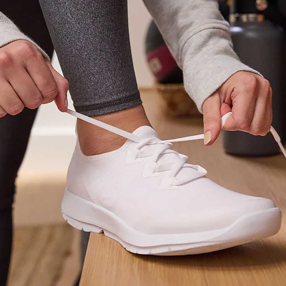 OOfos Women's OOmg Sports LS Shoe - White - Regular (B)